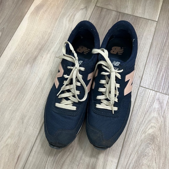 New Balance Classic Navy blue with pink logo | Size 8 - Picture 2 of 5
